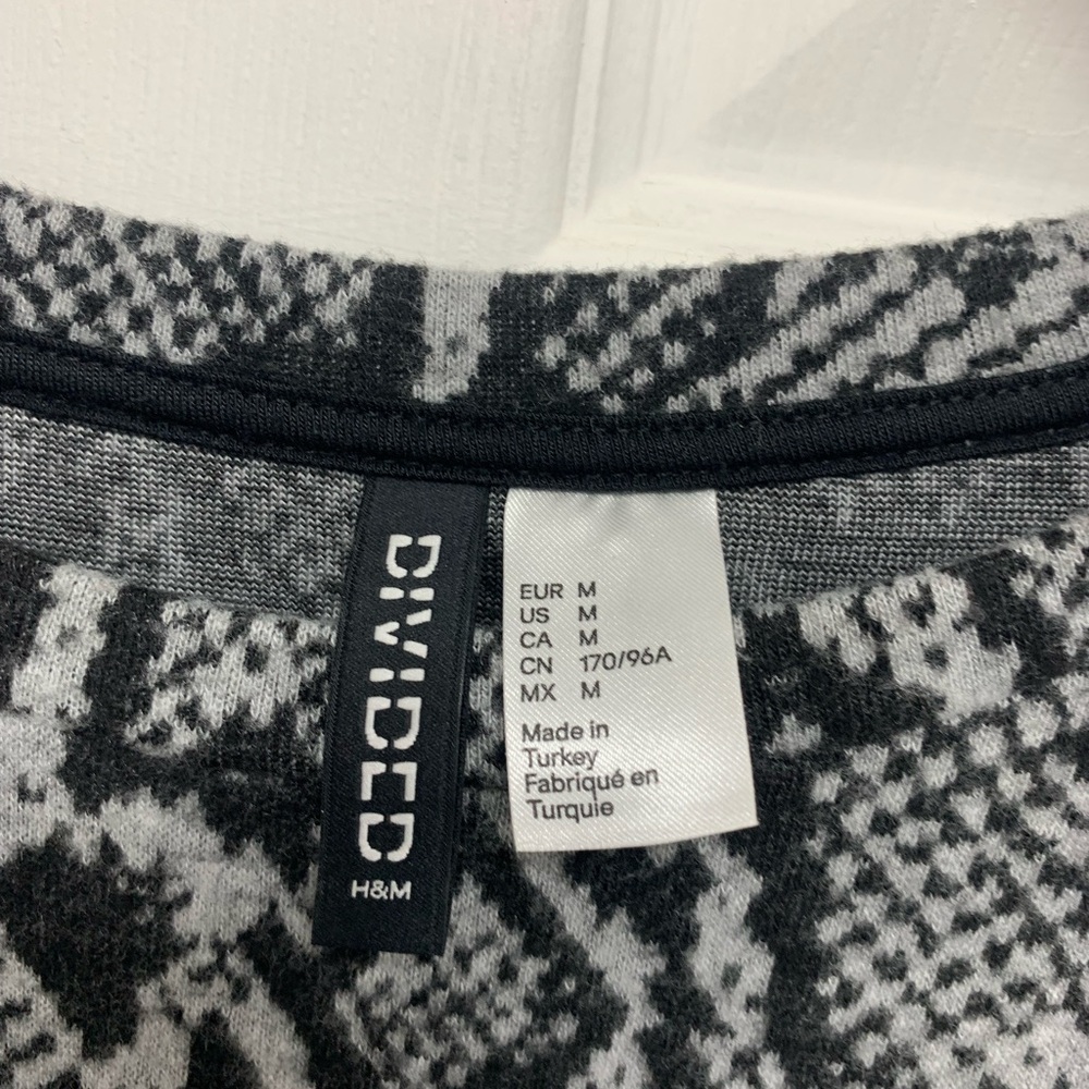 Divided by H&M snake print cropped top sz M - Picture 4 of 5
